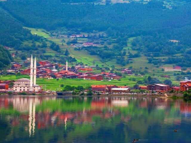 İzmir Çıkışlı Uçaklı Batum ve Ayder Turu 2 Gece Batum Konaklamalı