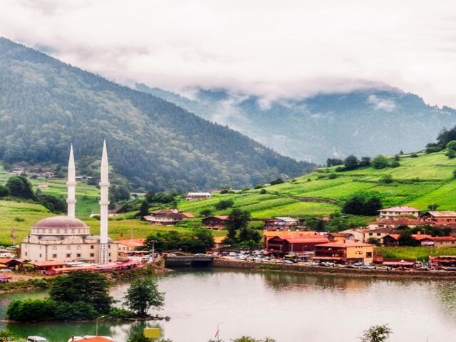 İzmir Çıkışlı Uçaklı Batum ve Ayder Turu 2 Gece Batum Konaklamalı