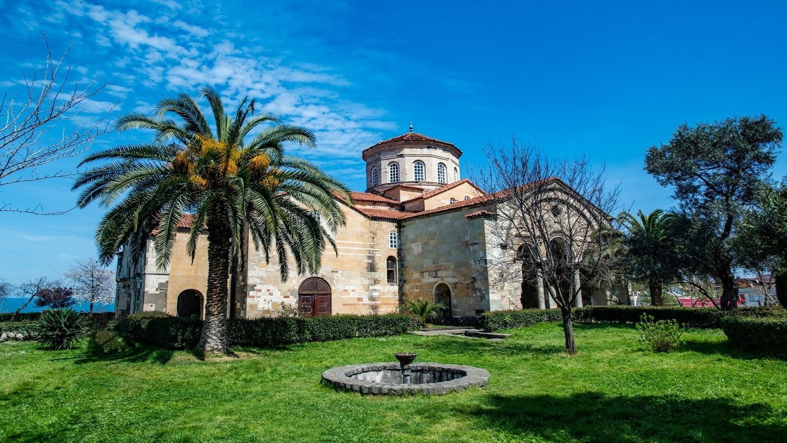 İzmir Çıkışlı Uçaklı Batum ve Ayder Turu 2 Gece Batum Konaklamalı