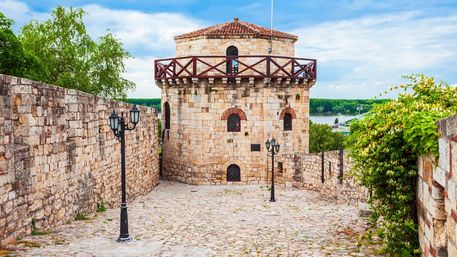 Trabzon Çıkışlı Kosovalı Büyük Balkanlar Turu Extra Turlar ve Akşam Yemekleri Dahil 6 Gece