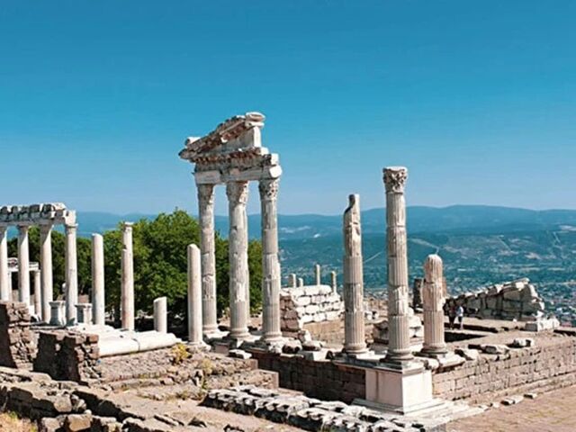 Trabzon Çıkışlı Uçaklı Kuzey Ege Turu (Foça ve Ayvalık Tekne Turu ile) 4 Gece Konaklamalı