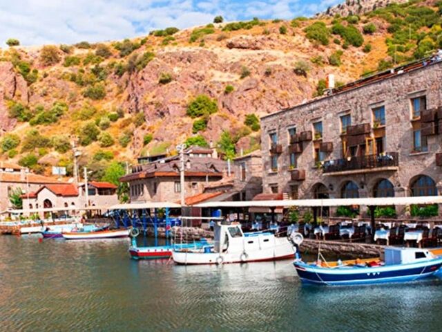 Trabzon Çıkışlı Uçaklı Kuzey Ege Turu (Foça ve Ayvalık Tekne Turu ile) 4 Gece Konaklamalı